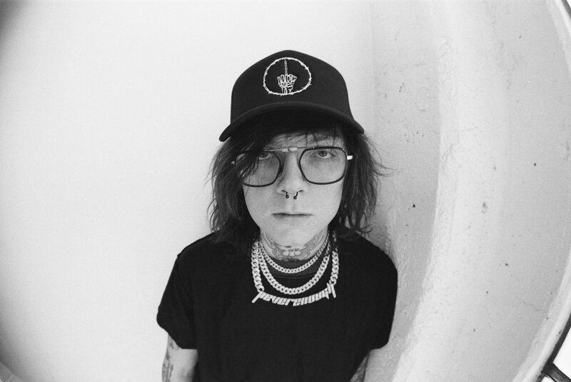 Sueco "It’s a perfect day for a funeral", stellt Sueco in seinem neuen